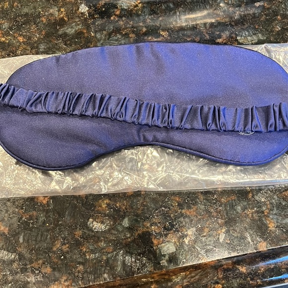 Travel size cosmetics.TSA ready. Authentic - Picture 8 of 9